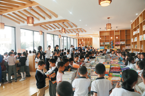 浓浓书香飘进婺乡农家